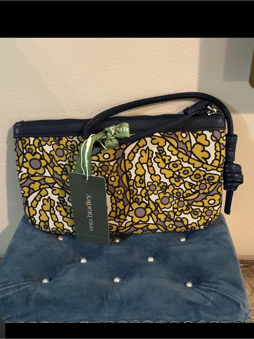 Vera Bradley Knotted Wristlet in Tiny Garden Print NWT Retails $65 8.5” x 5”